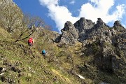 35 Il sentiero si fa strada nel ripido canale